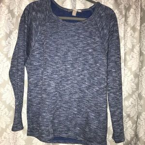 Dark blue sweater with pockets
